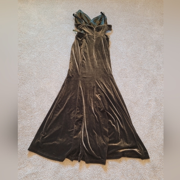 Revelry Dusty Olive Ryah Velvet Bridesmaid Dress Size 12 - Picture 8 of 11